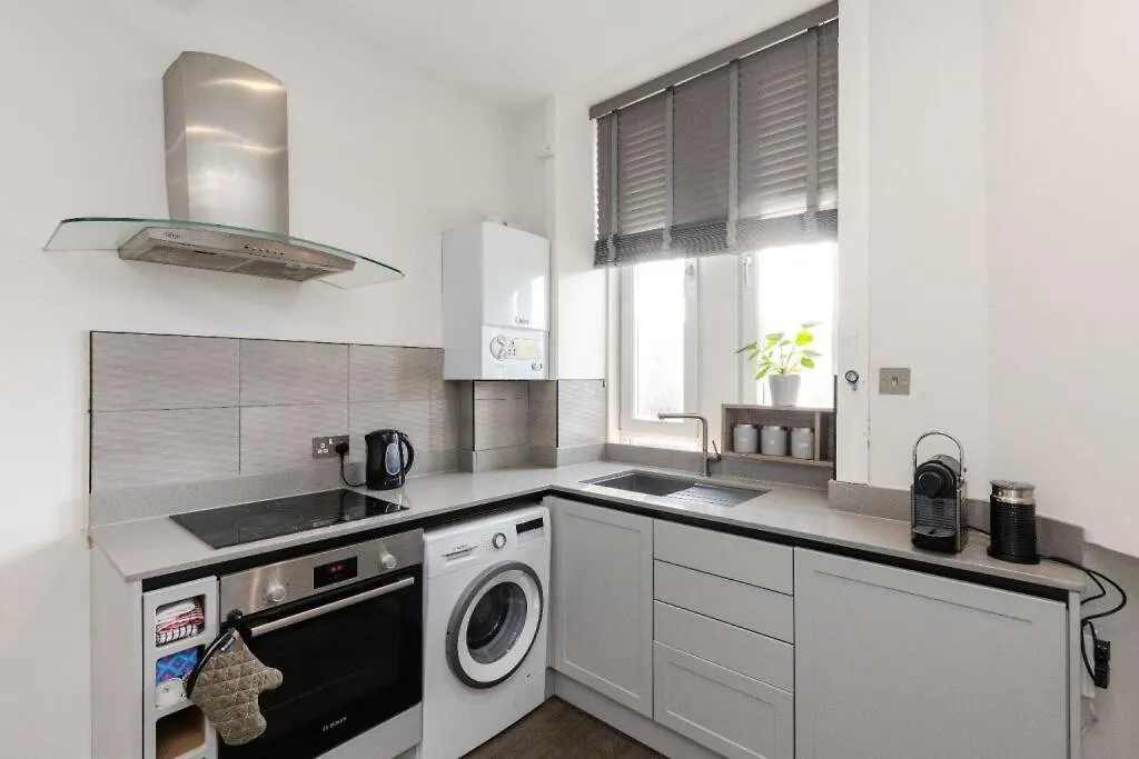 Beautiful Flat Close To City Centre 爱丁堡